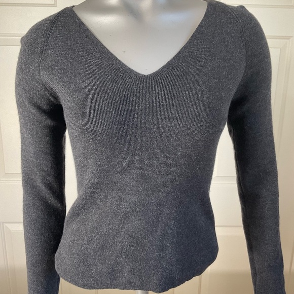 Banana Republic Sweater Women Medium Dark Gray Merino Wool V Neck Pullover - Picture 4 of 7